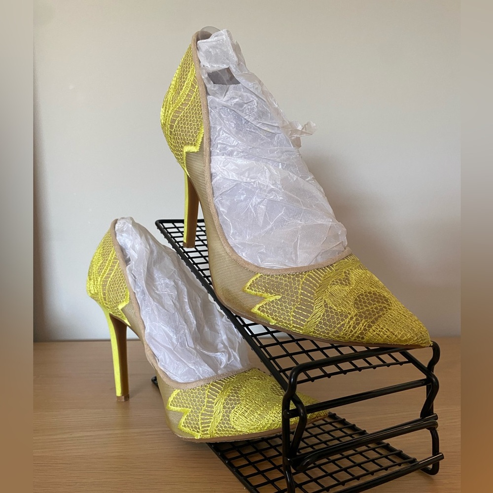 Jessica Simpson yellow and nude heel